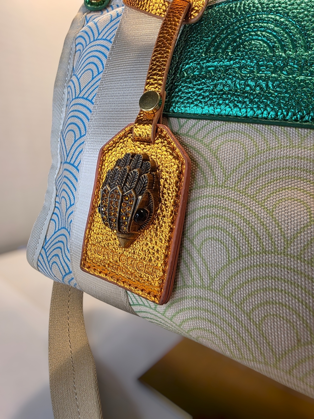 Multicolor Wave-Pattern White Tote with Gold Accent - Picture 8 of 11